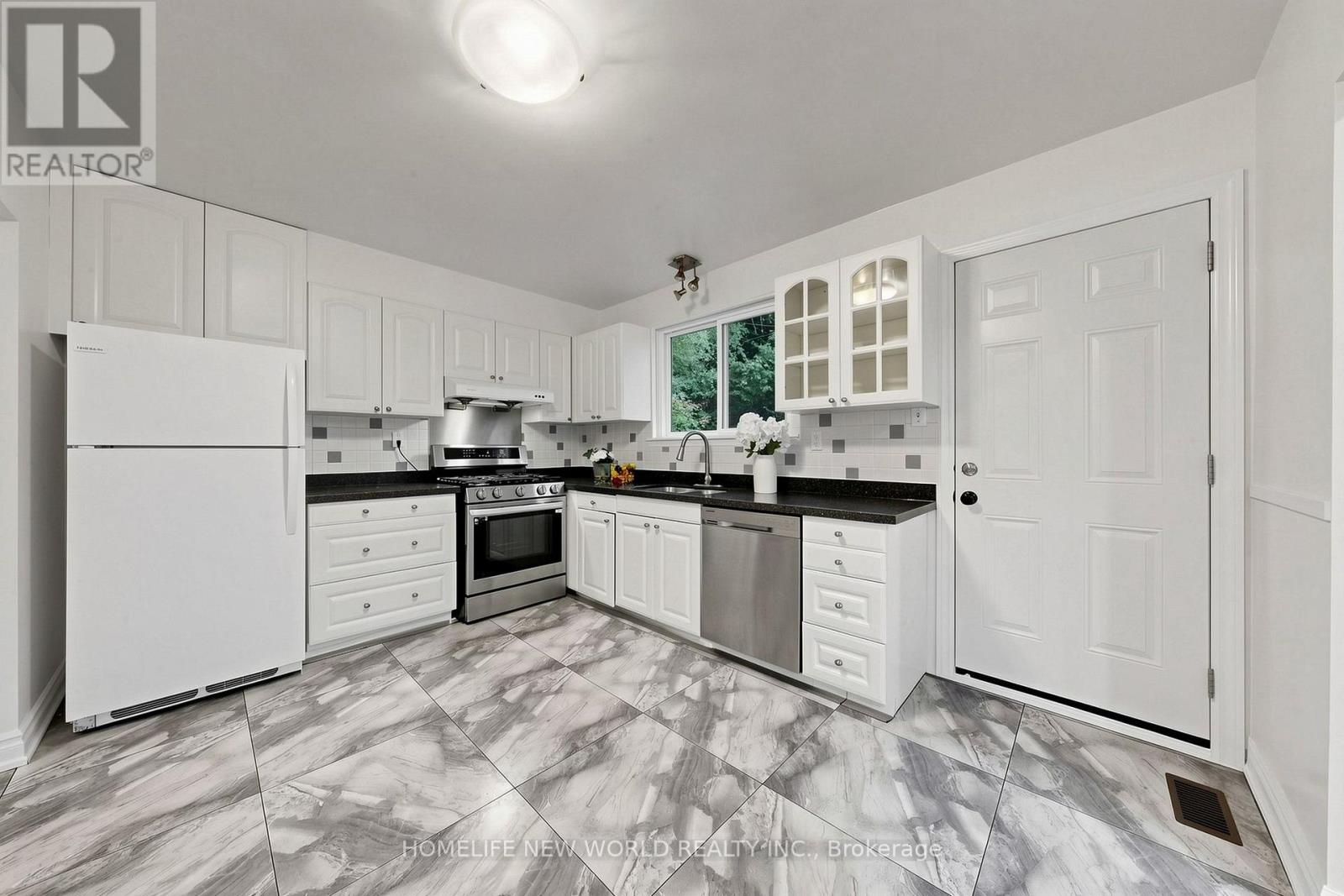 6 VALLEYCREST AVENUE - 13