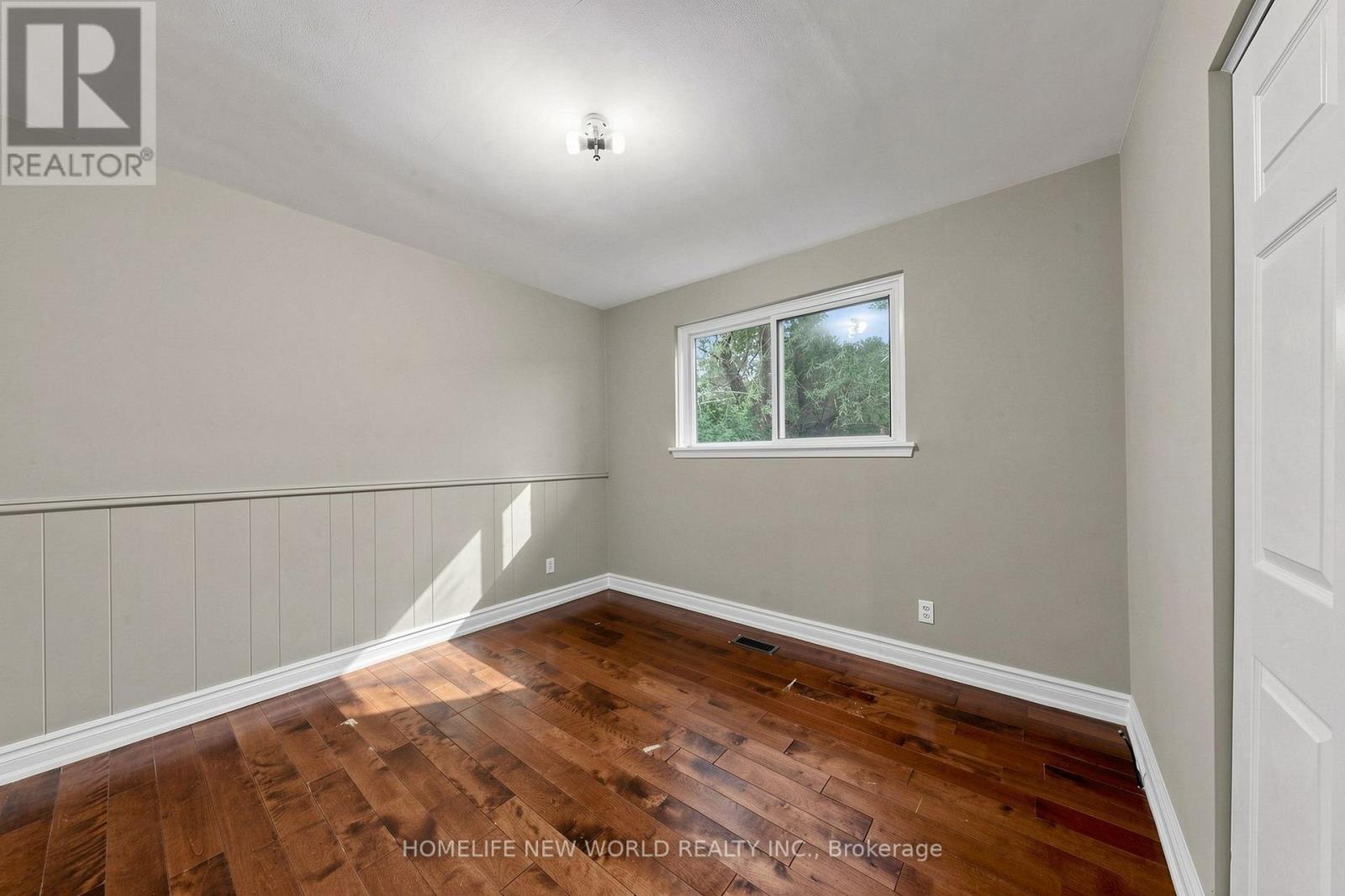 6 VALLEYCREST AVENUE - 23