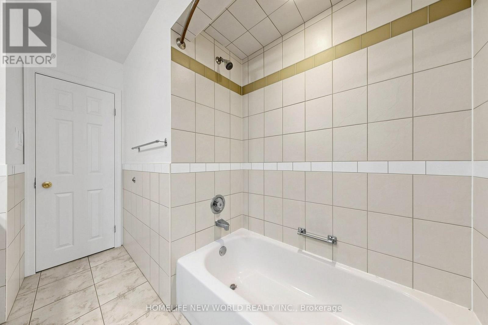 6 VALLEYCREST AVENUE - 30
