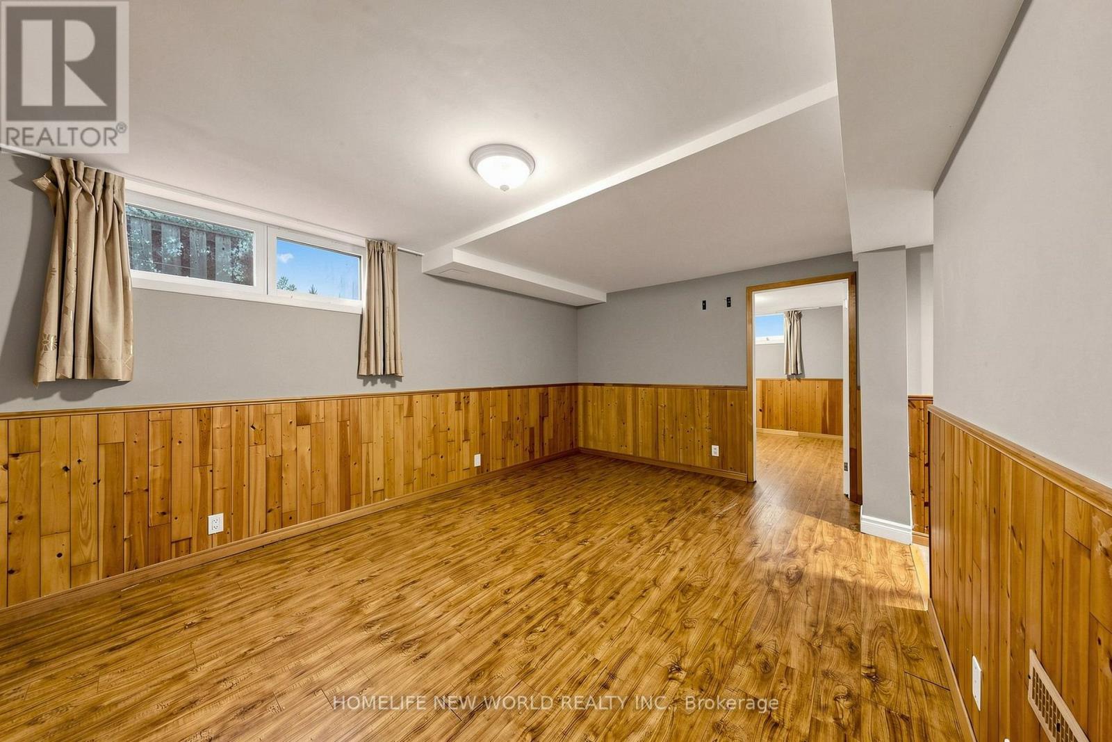 6 VALLEYCREST AVENUE - 33