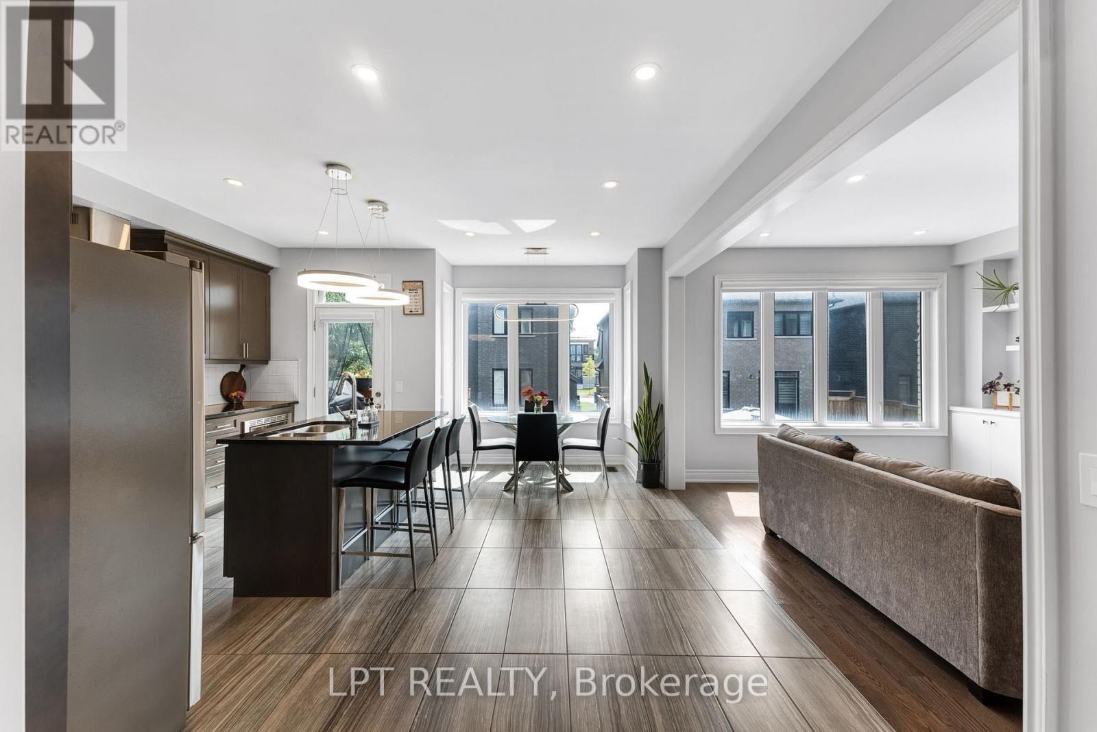 33 MONDIAL CRESCENT - Image 10