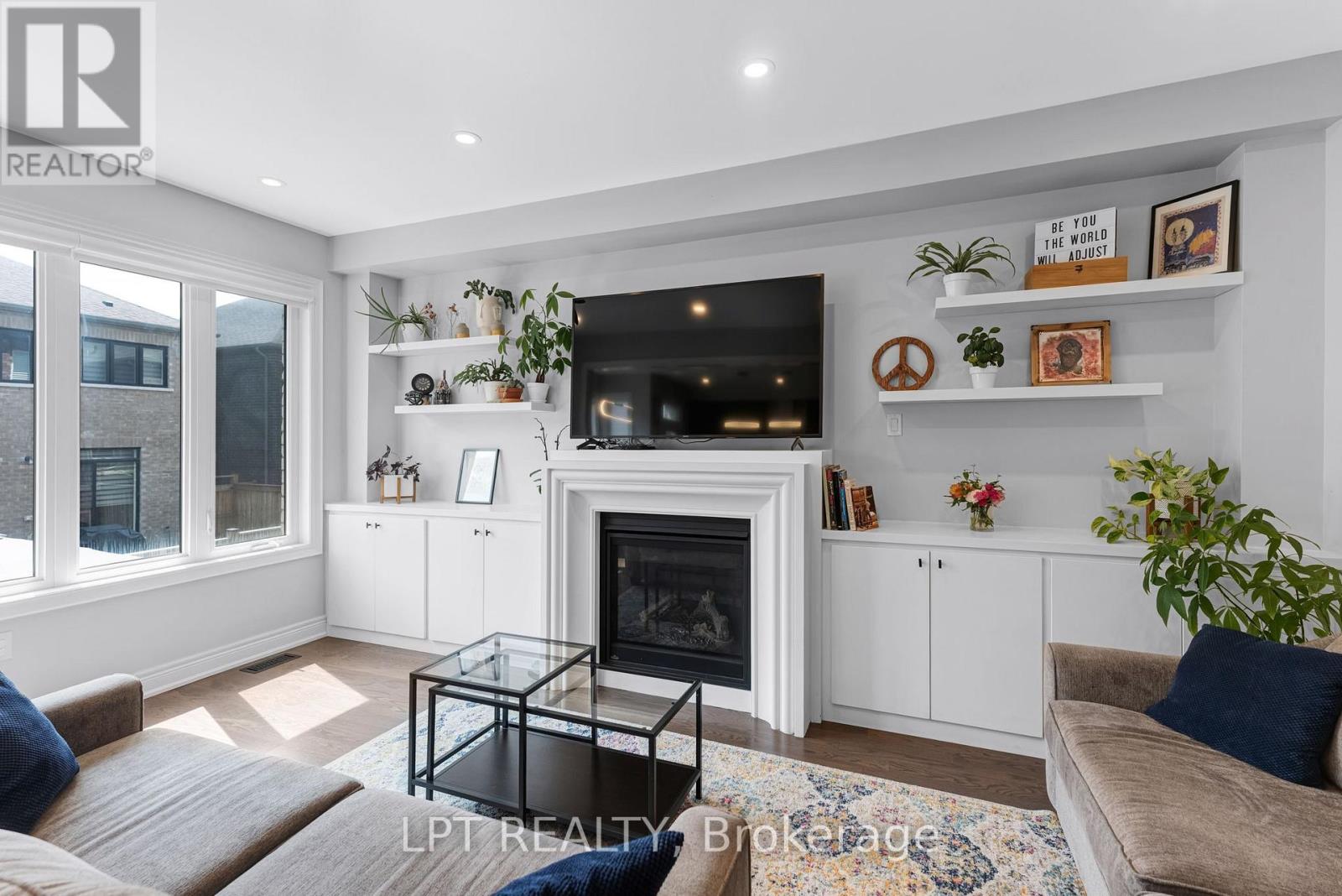 33 MONDIAL CRESCENT - 15