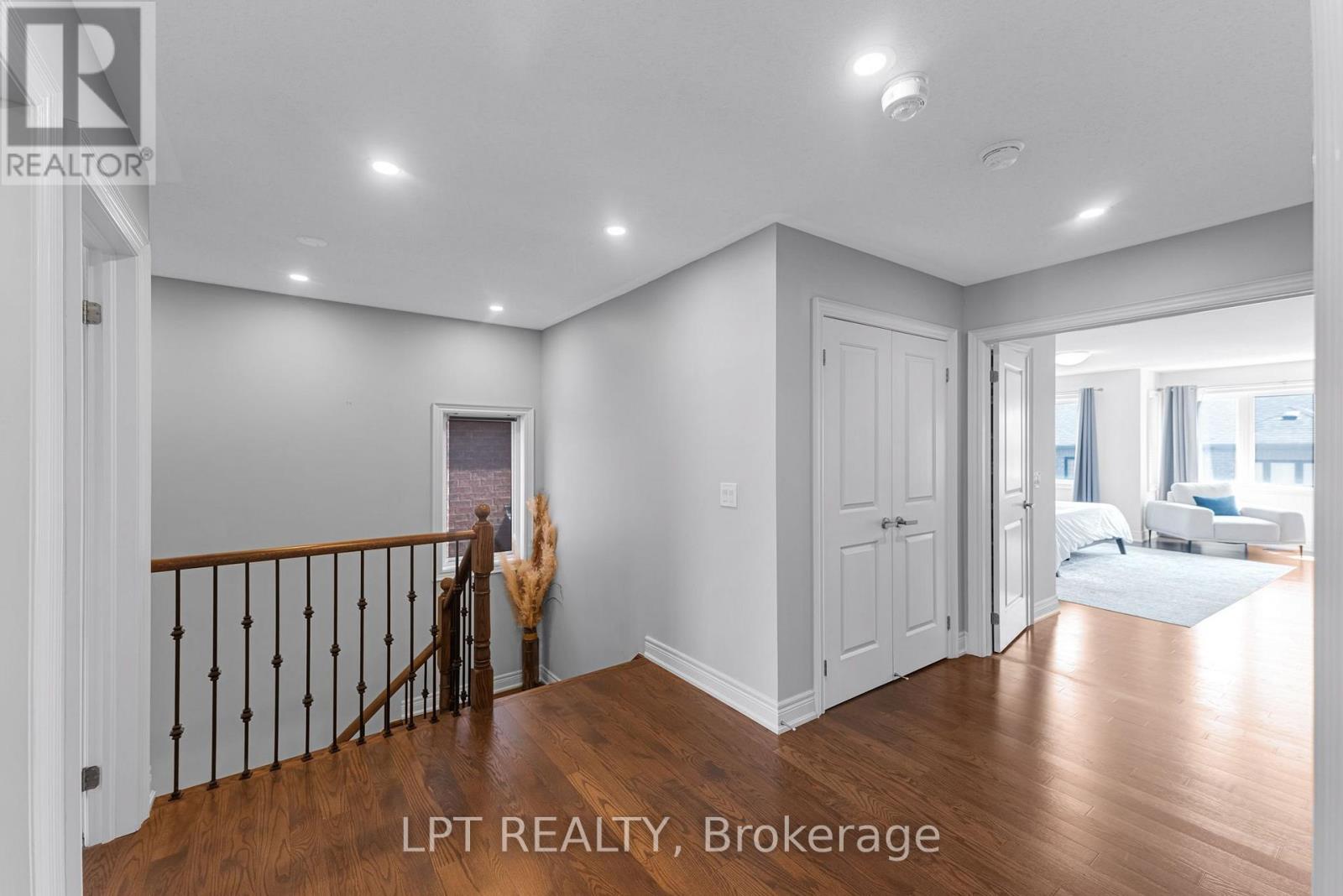 33 MONDIAL CRESCENT - Image 20