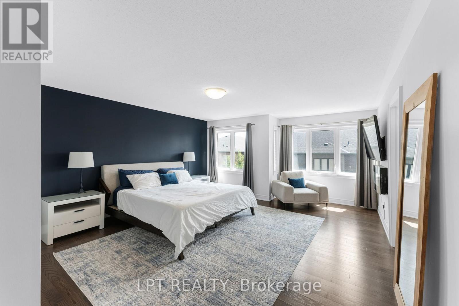 33 MONDIAL CRESCENT - 21