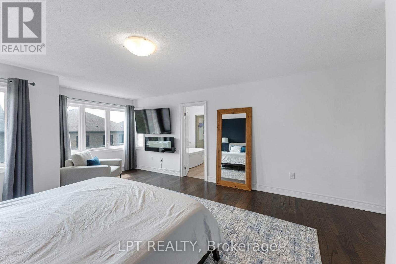 33 MONDIAL CRESCENT - Image 23