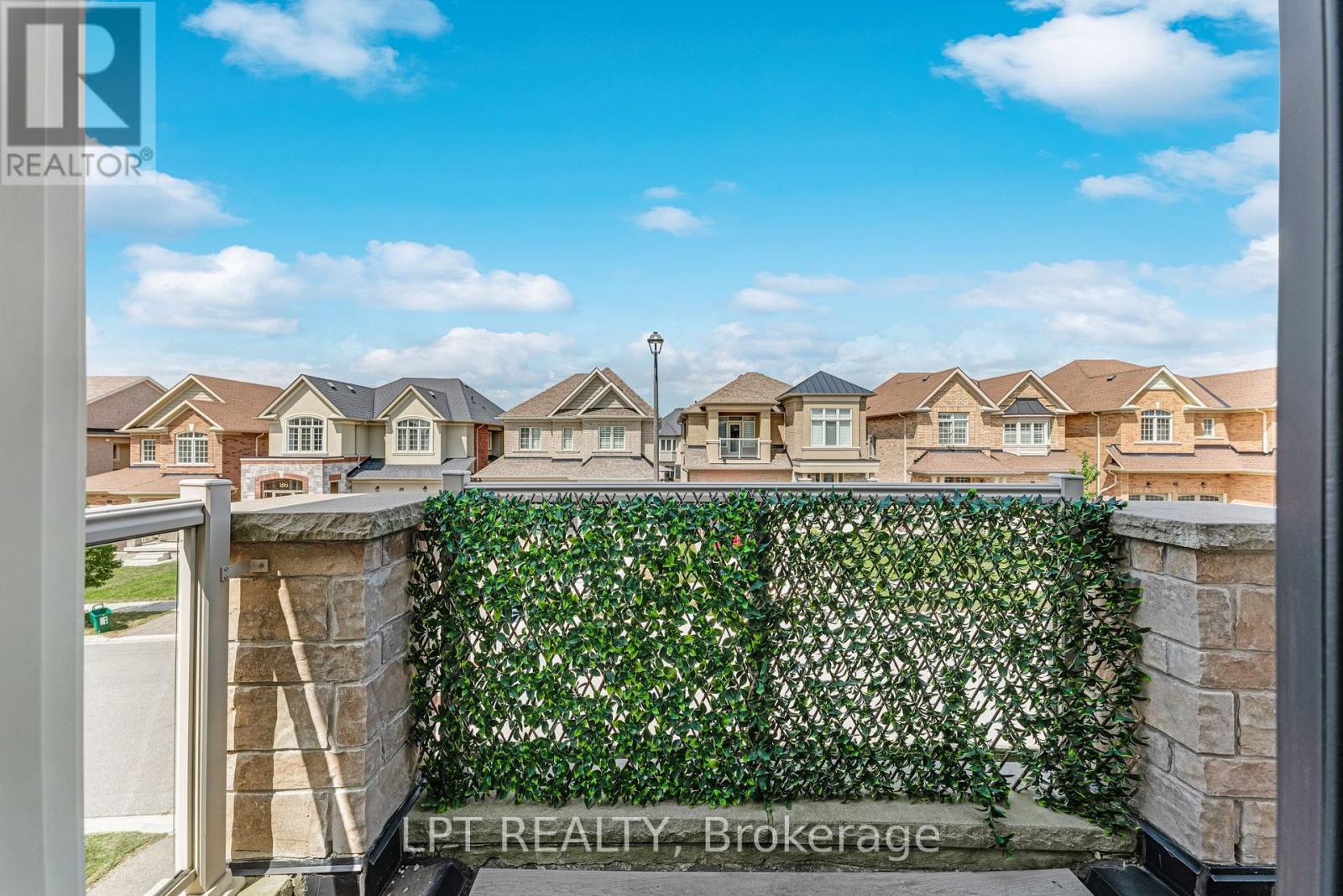 33 MONDIAL CRESCENT - Image 36