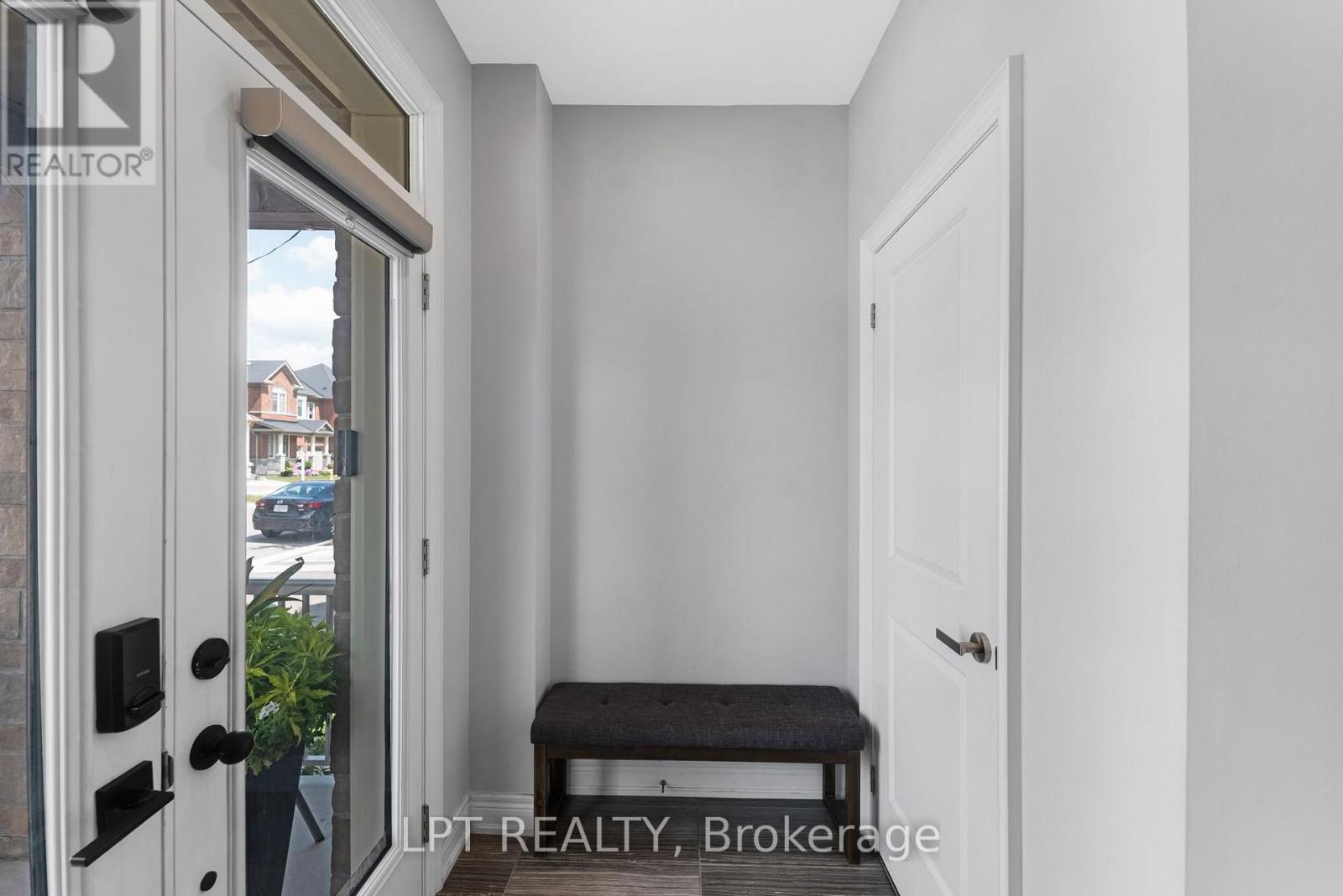 33 MONDIAL CRESCENT - Image 4