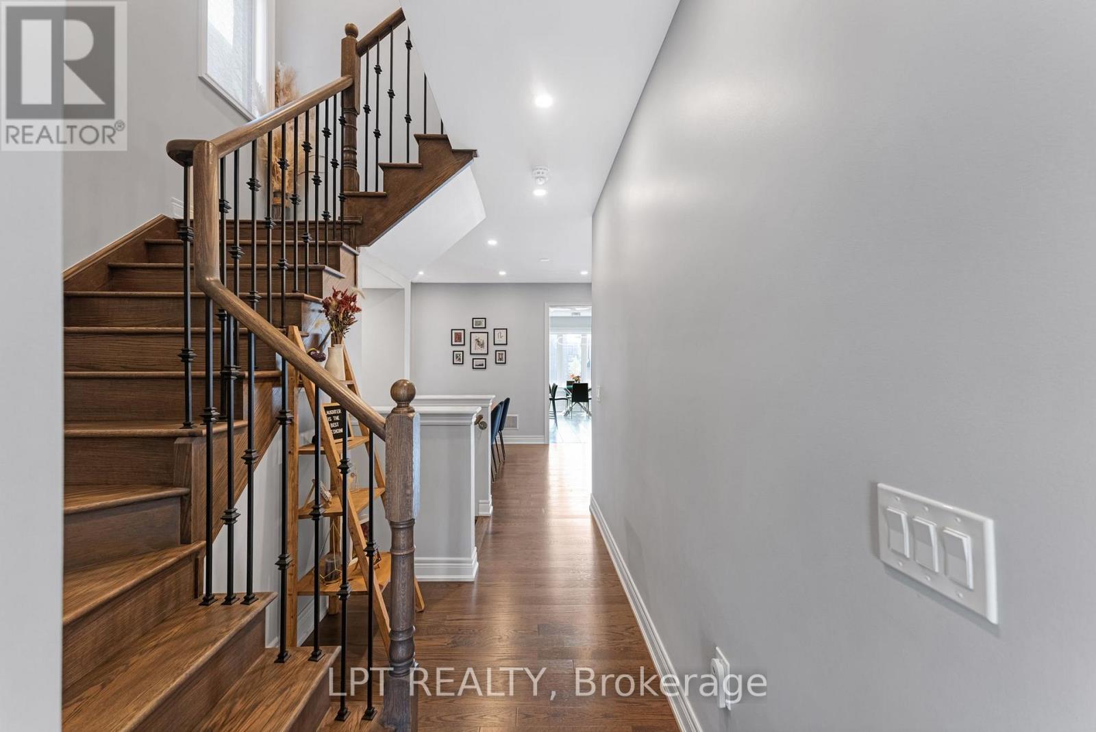 33 MONDIAL CRESCENT - Image 6