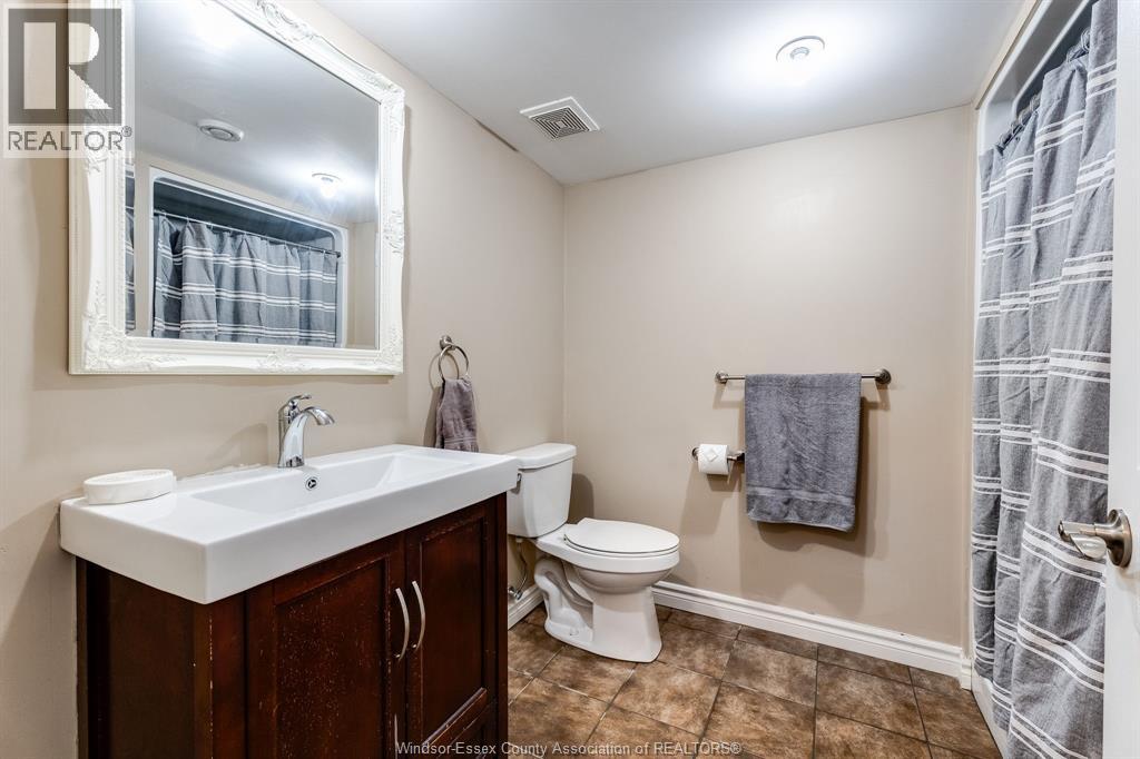 57 Marion AVENUE - 23