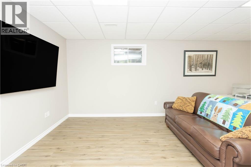 611 CLEAR LAKE Drive - Image 25