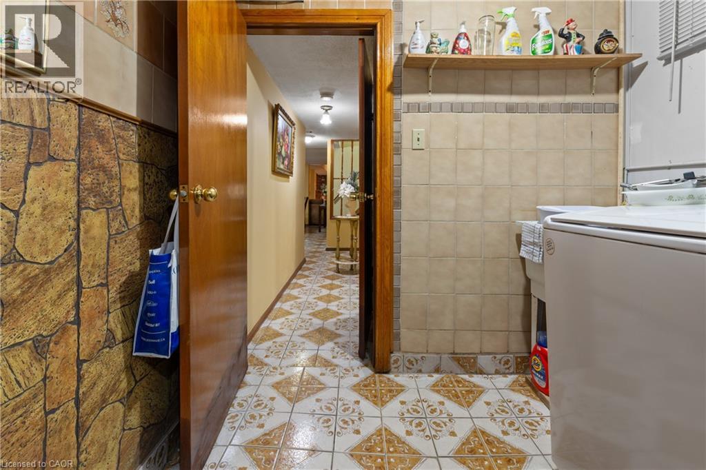 202 RAY Street N - Image 36