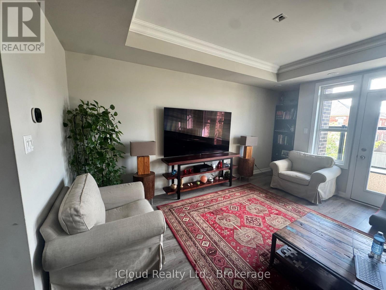 126 BURNHAMTHORPE ROAD E - 4
