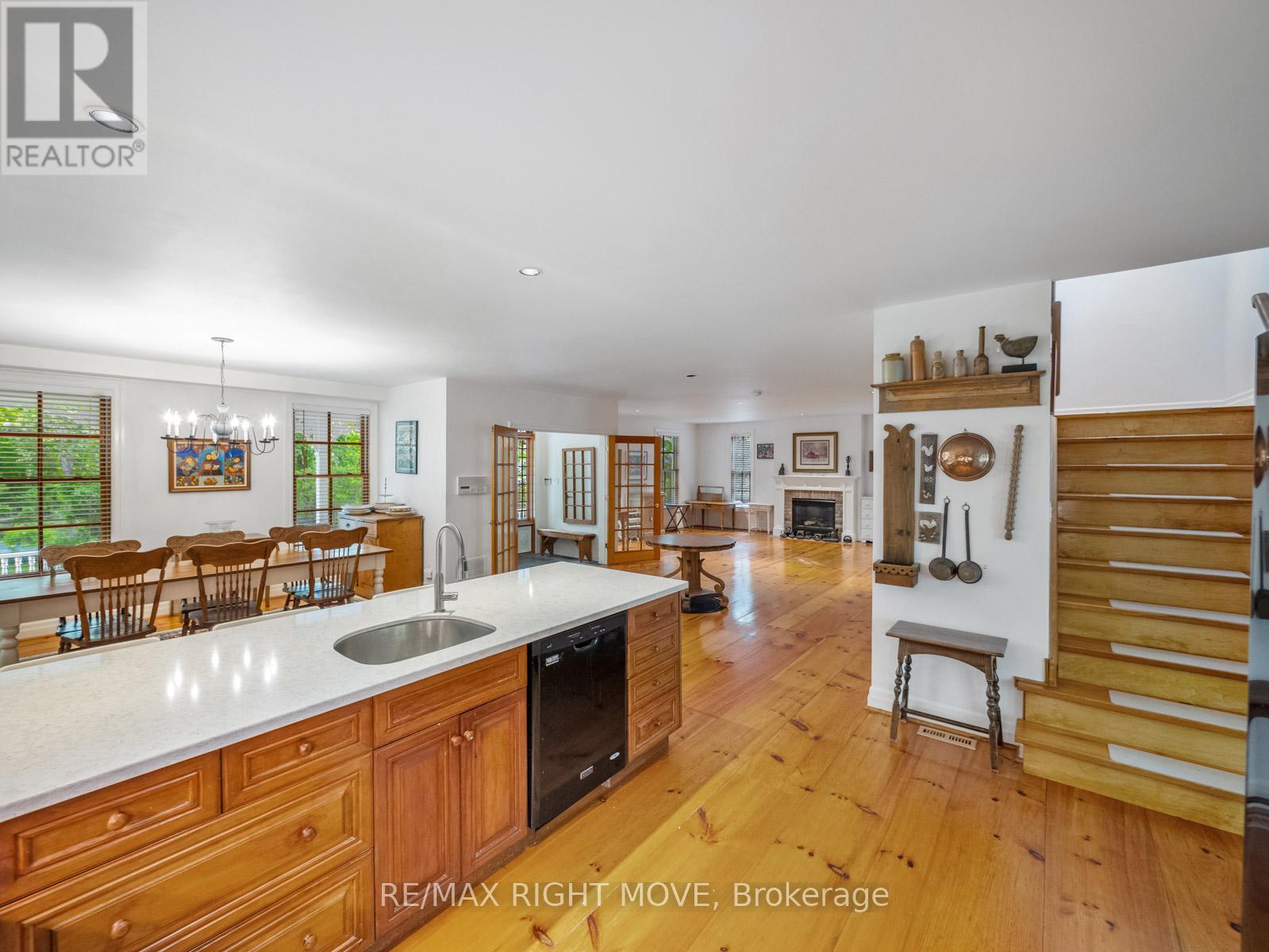 7135 POND STREET - 23