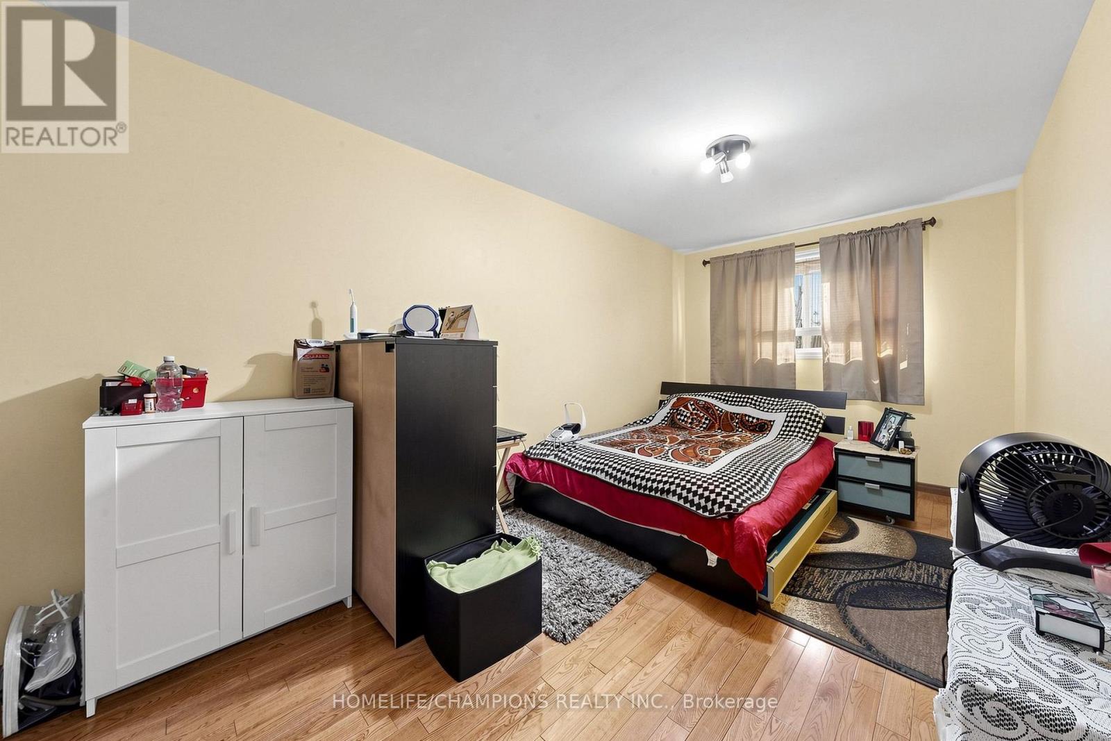 #18 18 SAN VITO WAY - 27