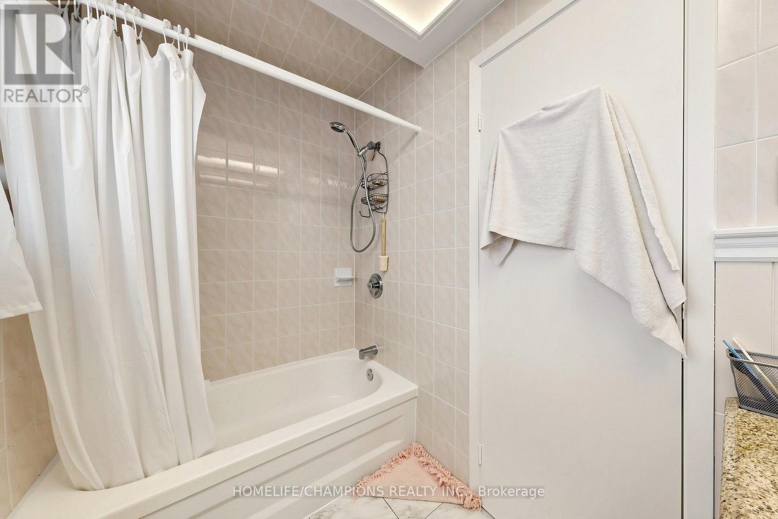 #18 18 SAN VITO WAY - 32
