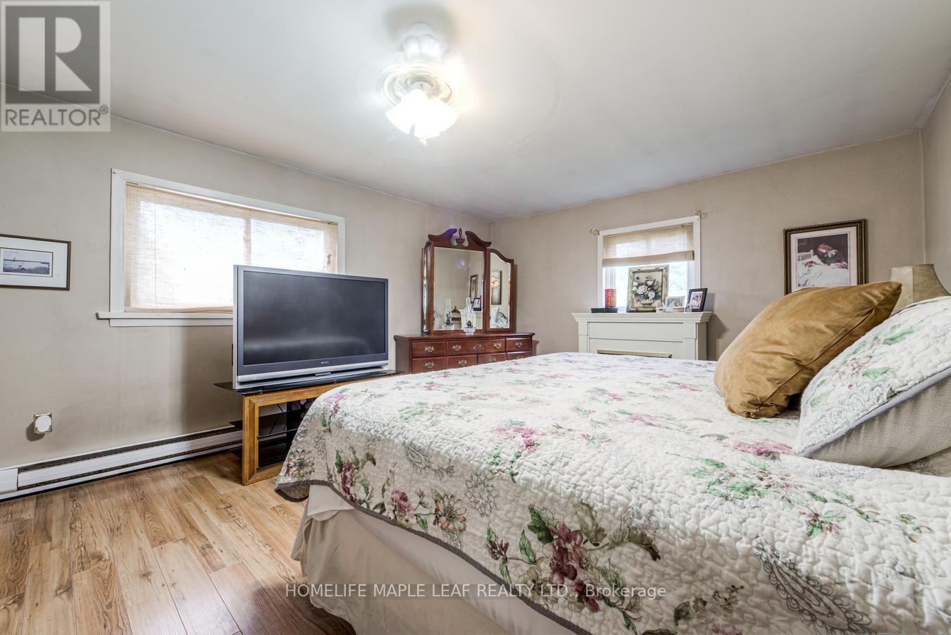 7820 5 SIDE ROAD - 19