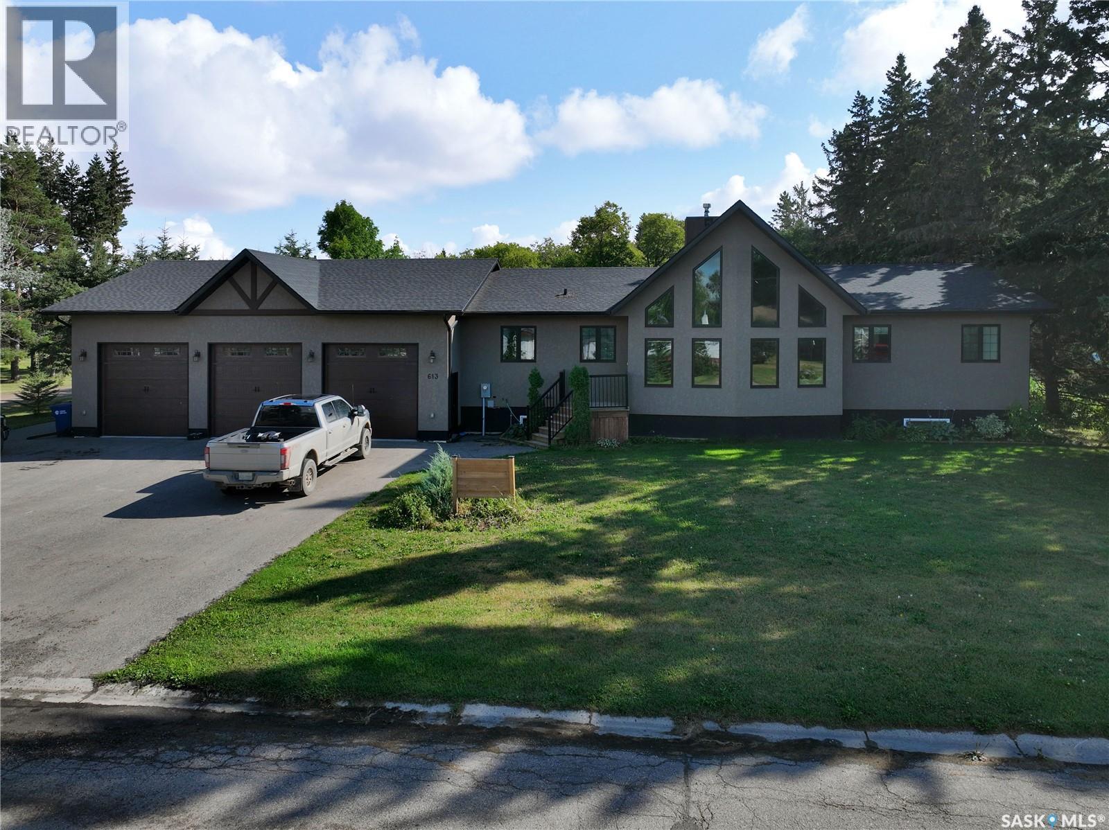 613 Gonczy AVENUE - 43