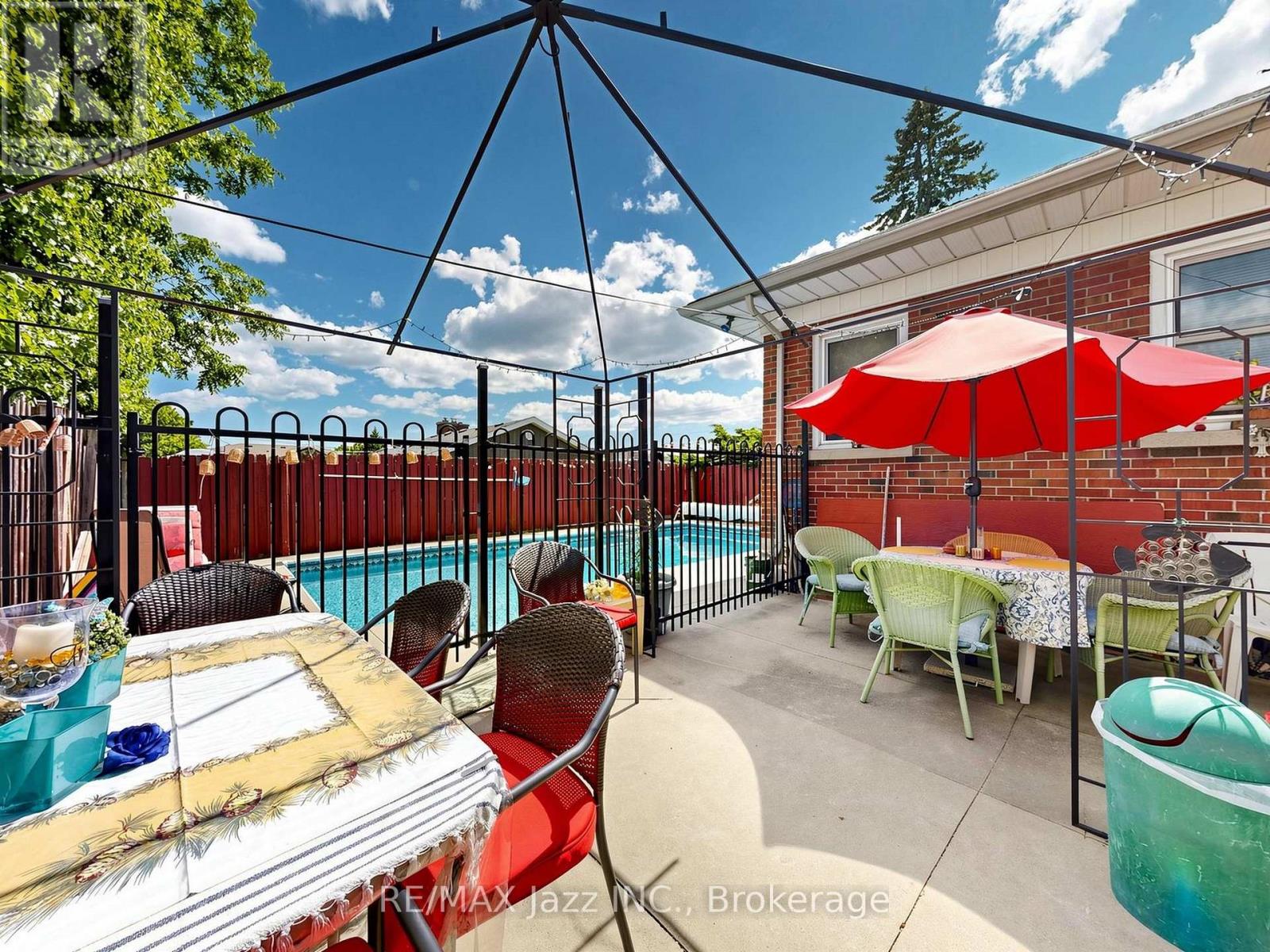 83 STEVENSON ROAD N - 44