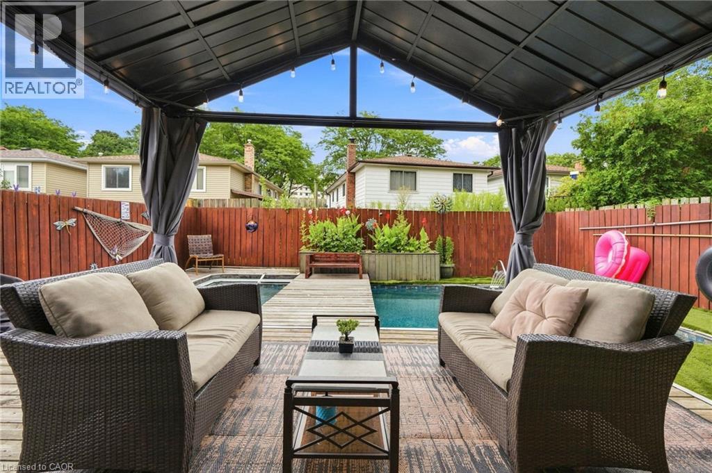 49 MARKSON Crescent - 2