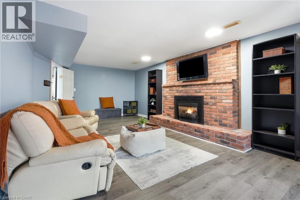 49 MARKSON Crescent - 24