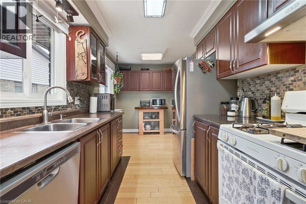 49 MARKSON Crescent - 3