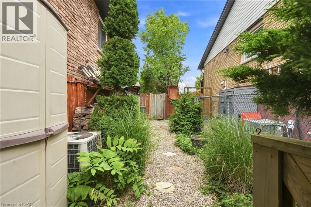 49 MARKSON Crescent - 32