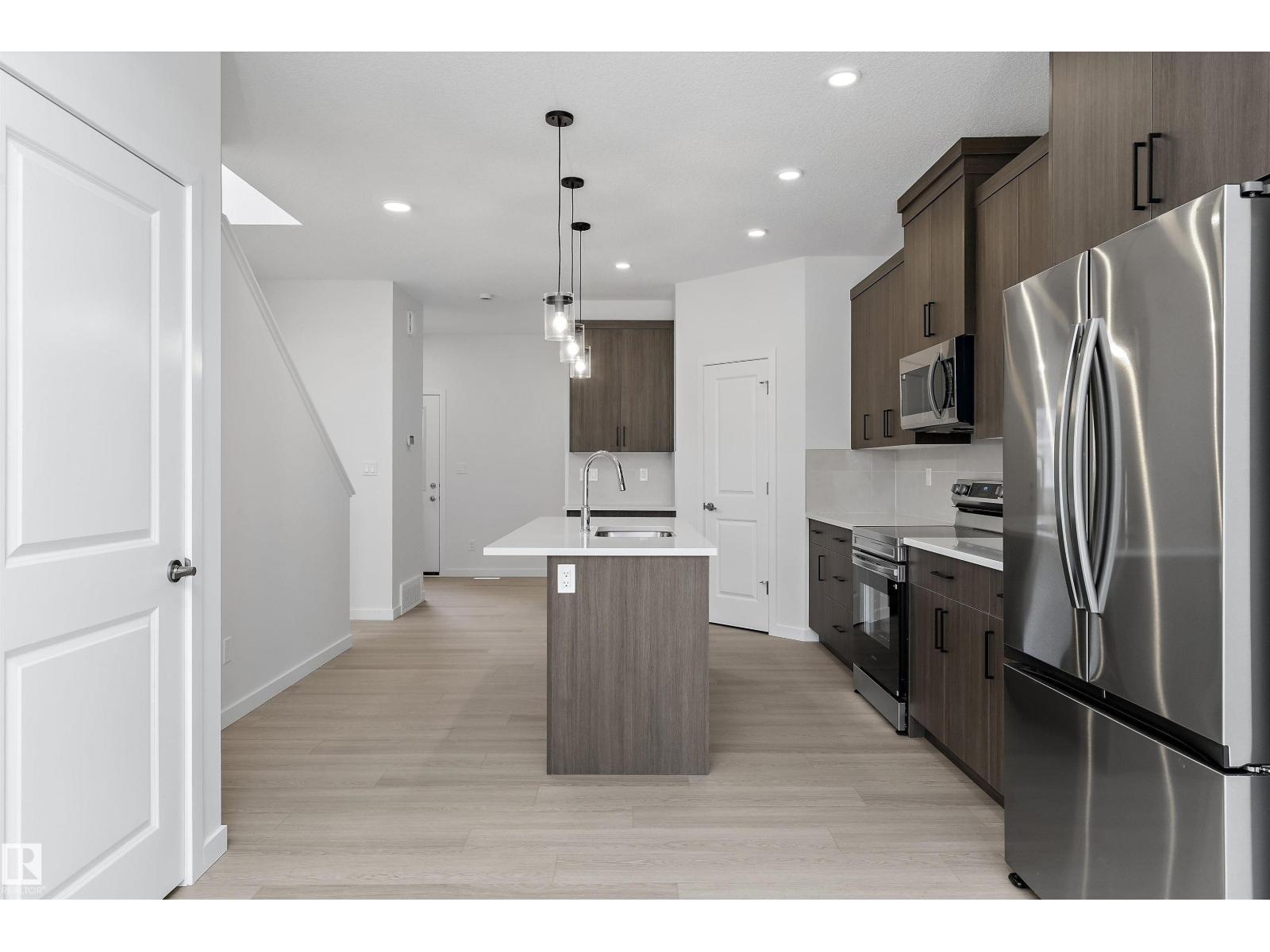 18119 74 ST NW - 4