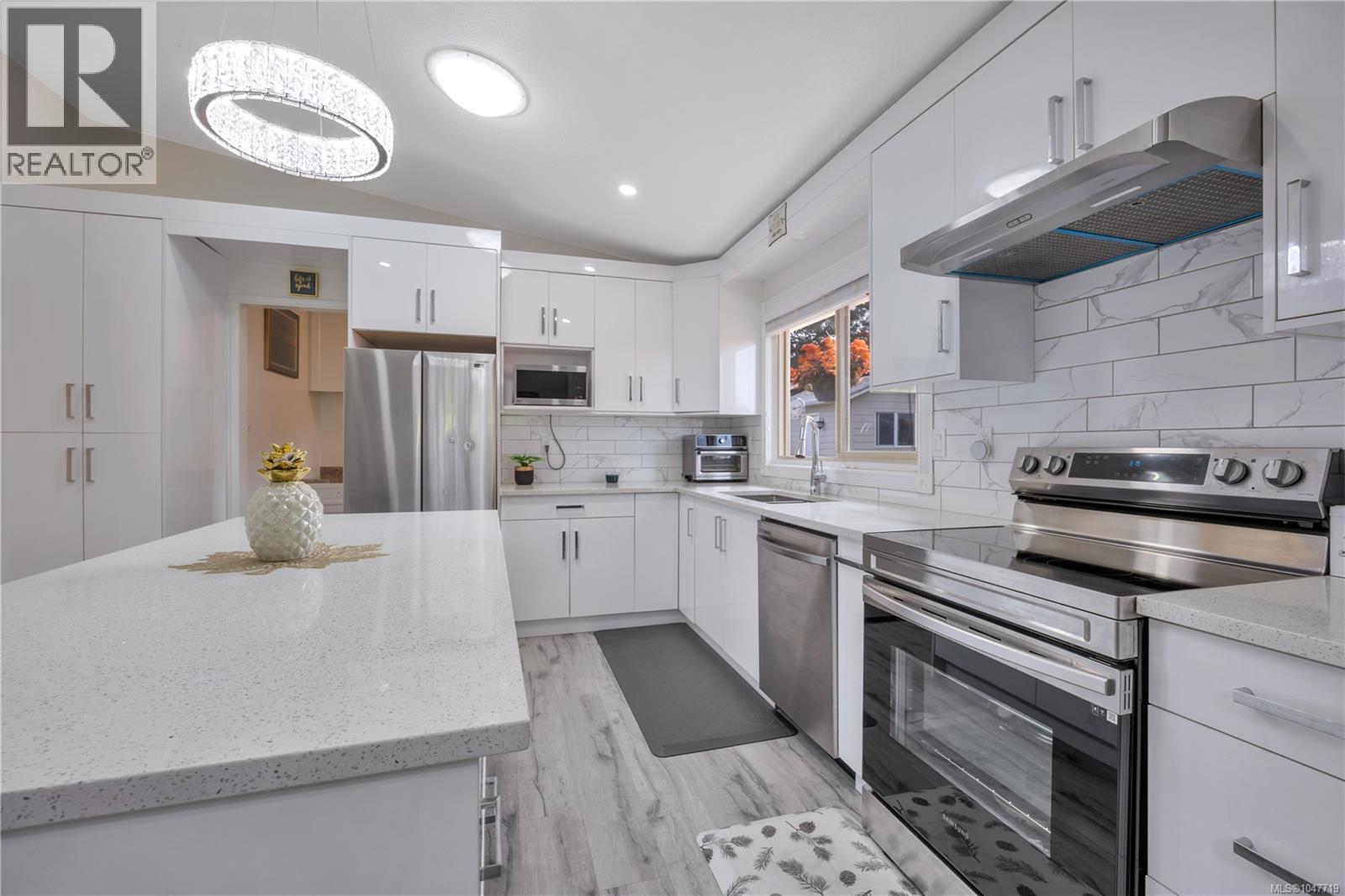 6279 Blueback Rd, Nanaimo