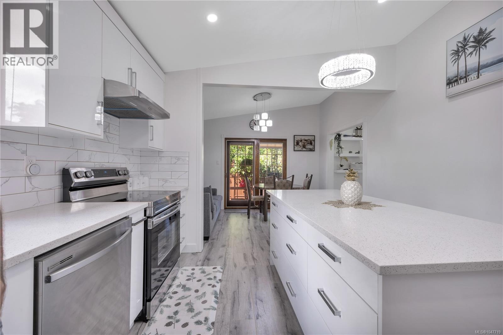6279 Blueback Rd, Nanaimo