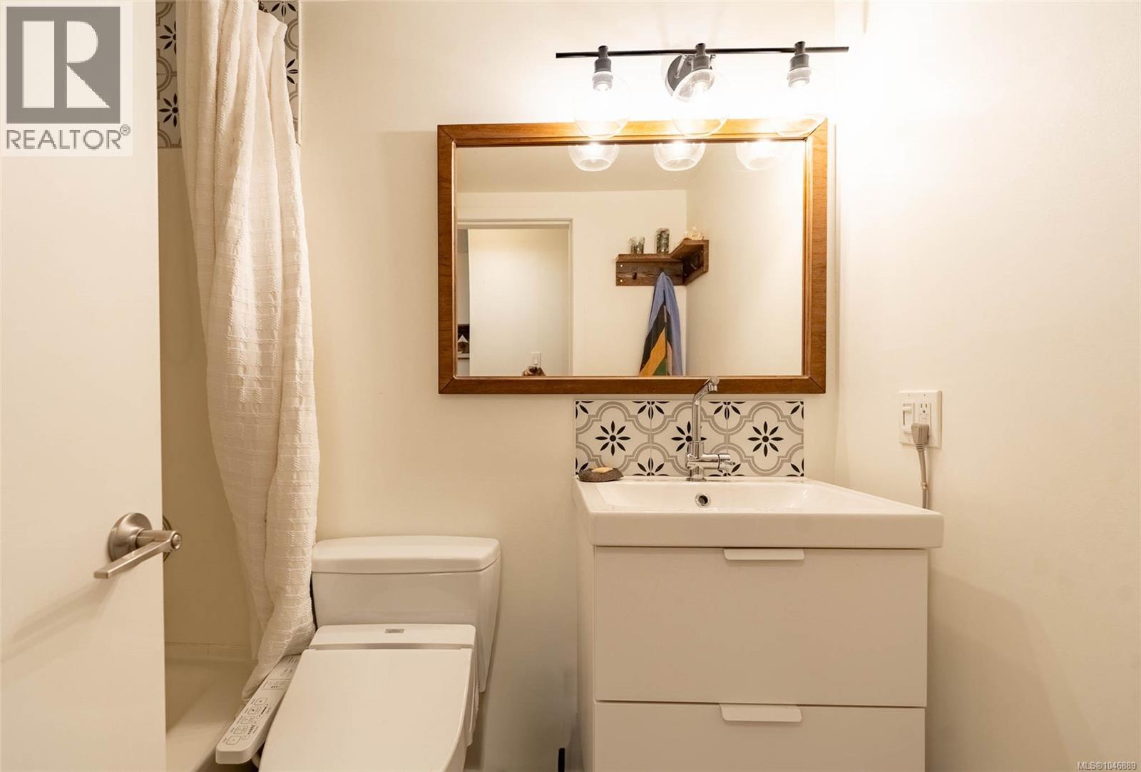 #209 250 Hemlock St - 16