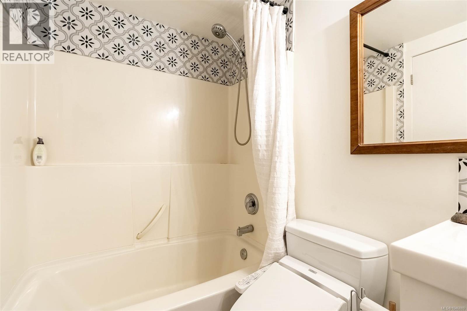 #209 250 Hemlock St - 17