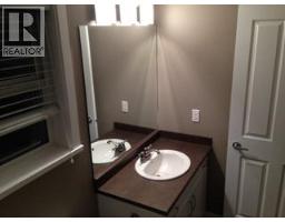 Living room - 1887 Grouse Court, Kamloops, BC V2B8S9 Photo 14