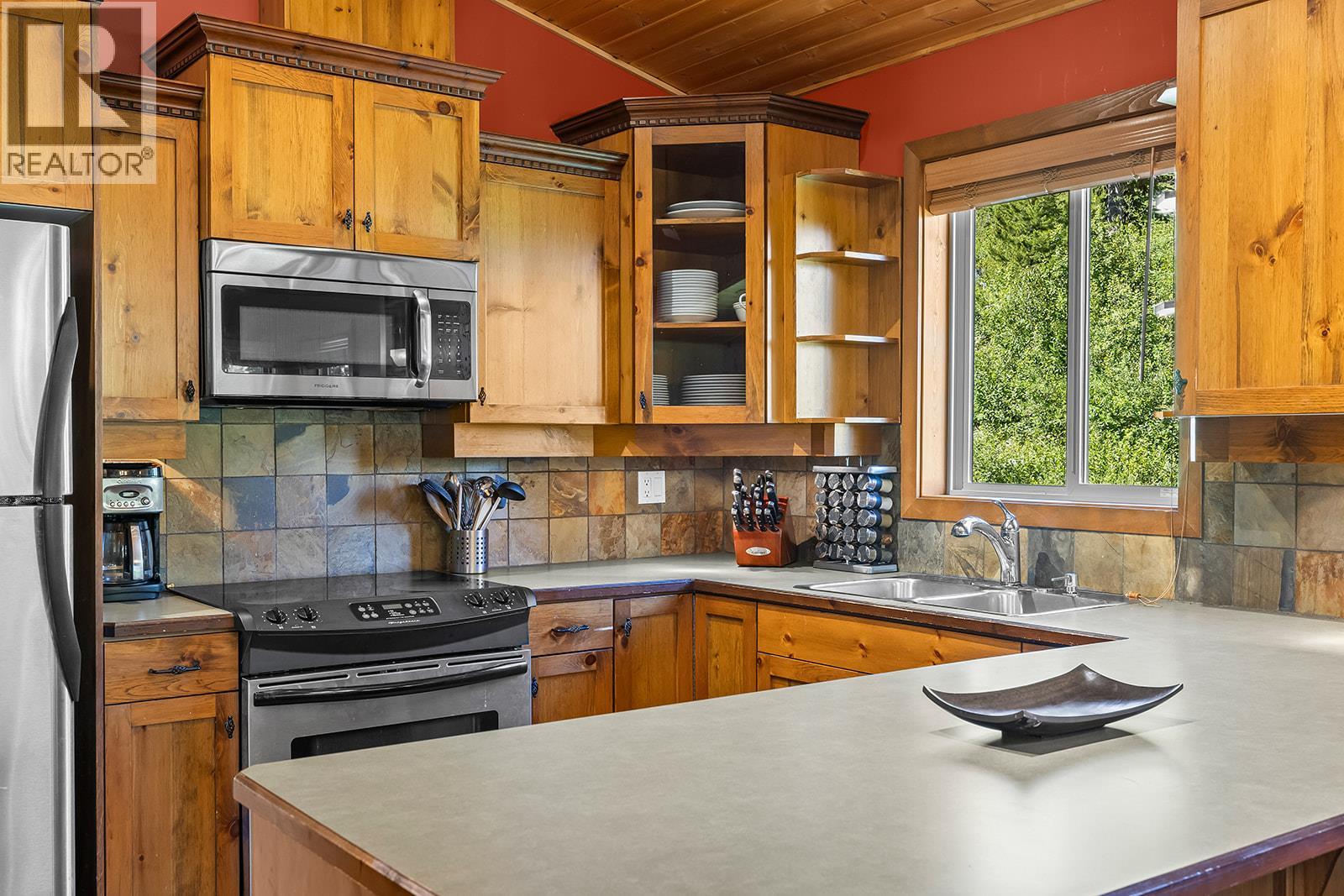 5940 Snow Pines Way Unit# 11, Big White