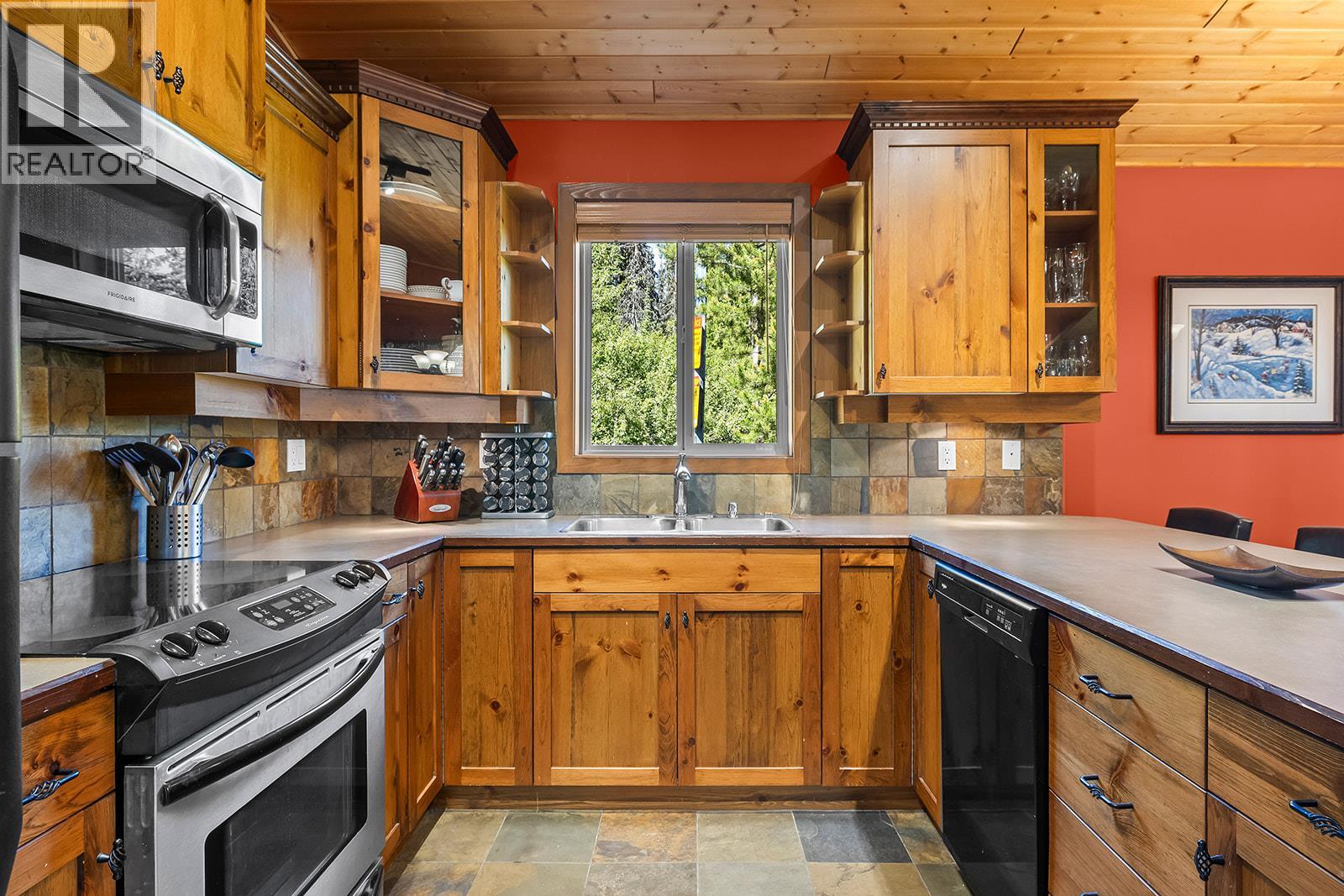 5940 Snow Pines Way Unit# 11, Big White