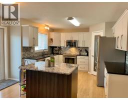 3pc Bathroom - 9106 93 Ave, Lac La Biche, AB T0A2C0 Photo 6