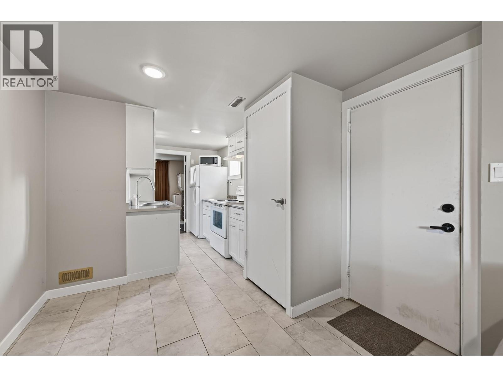 2545 YOUNG Avenue, Kamloops
