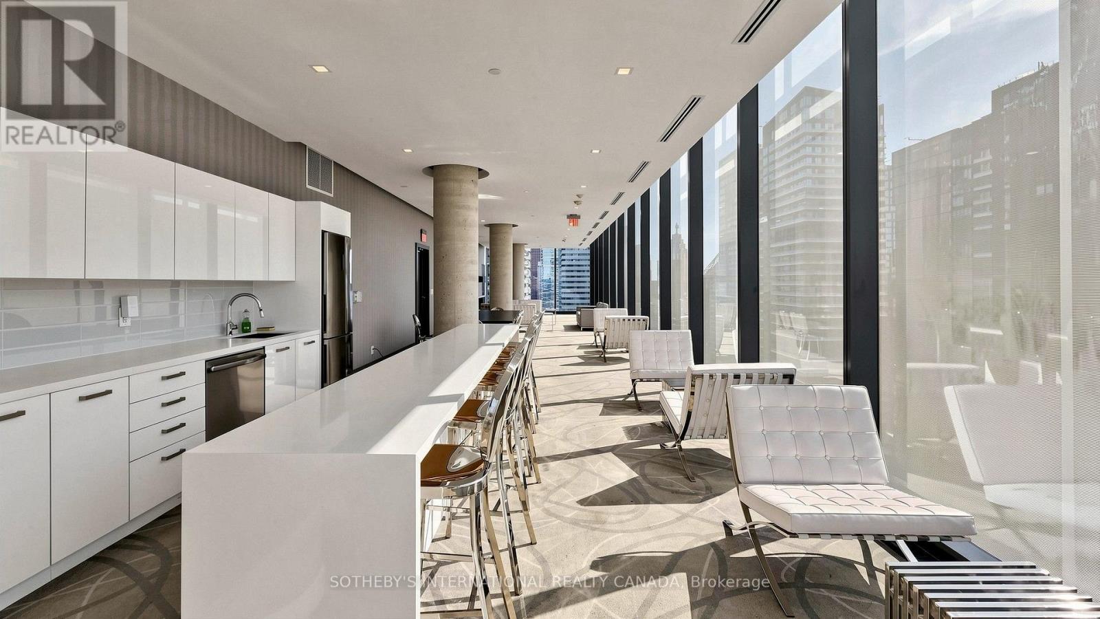#2807 11 CHARLOTTE STREET - Image 44
