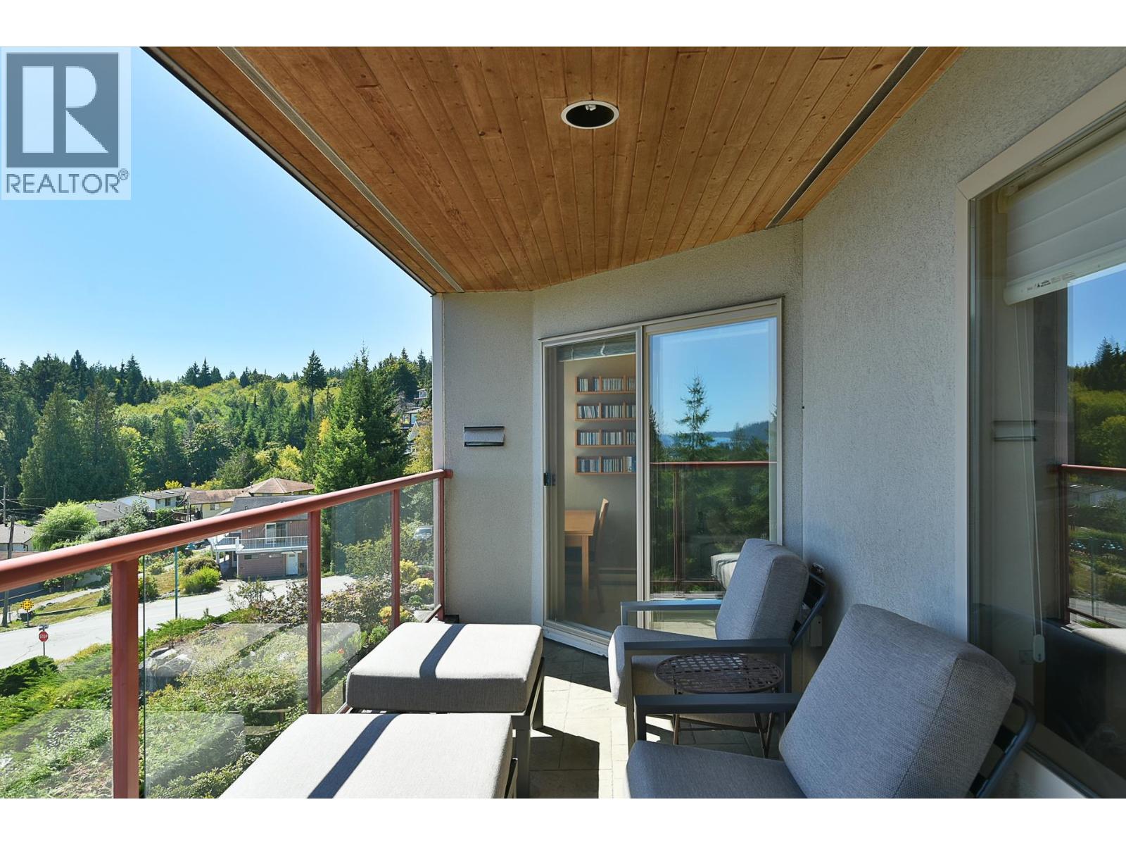 301 5780 TRAIL AVENUE, Sechelt