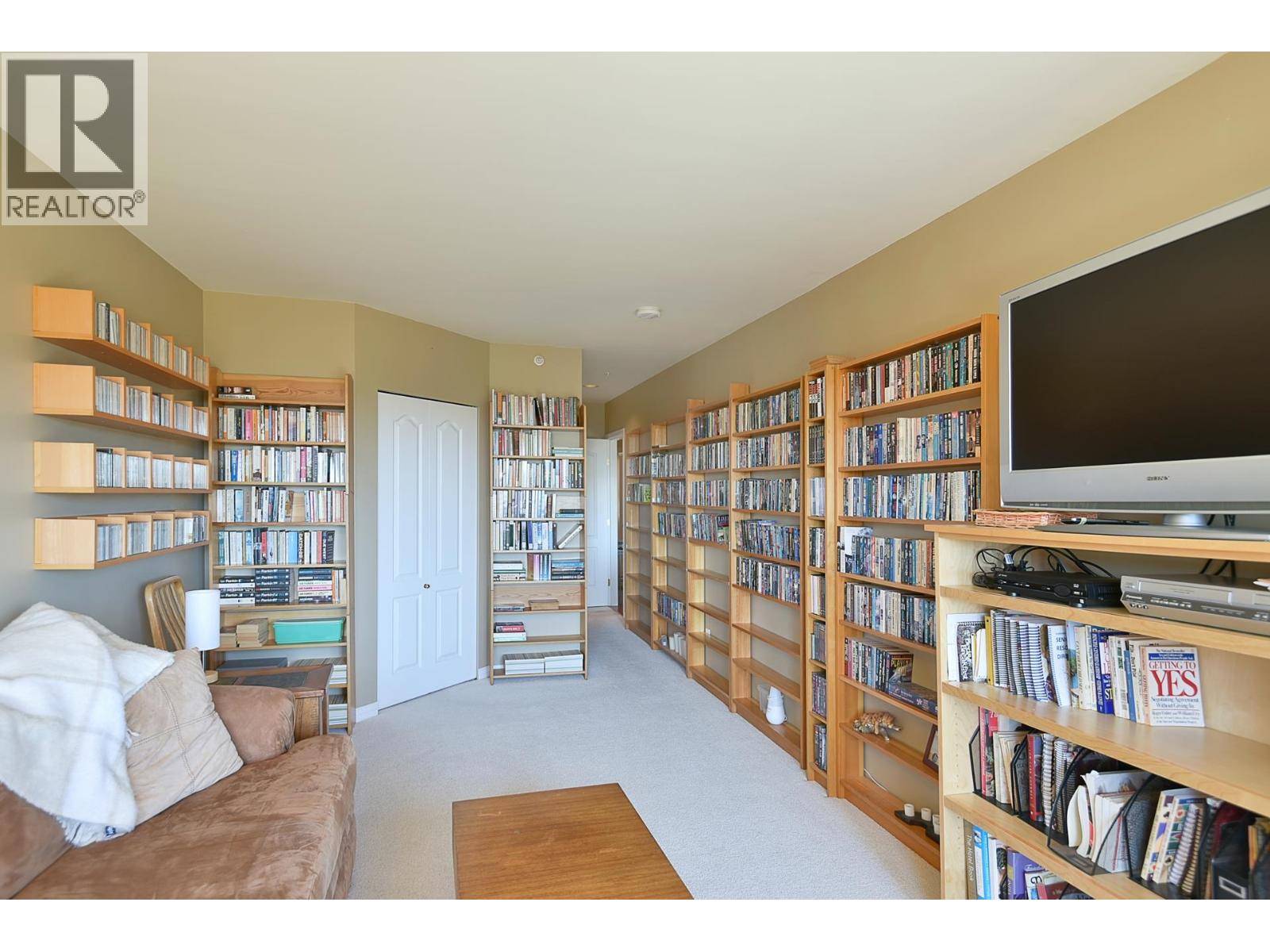 301 5780 TRAIL AVENUE, Sechelt