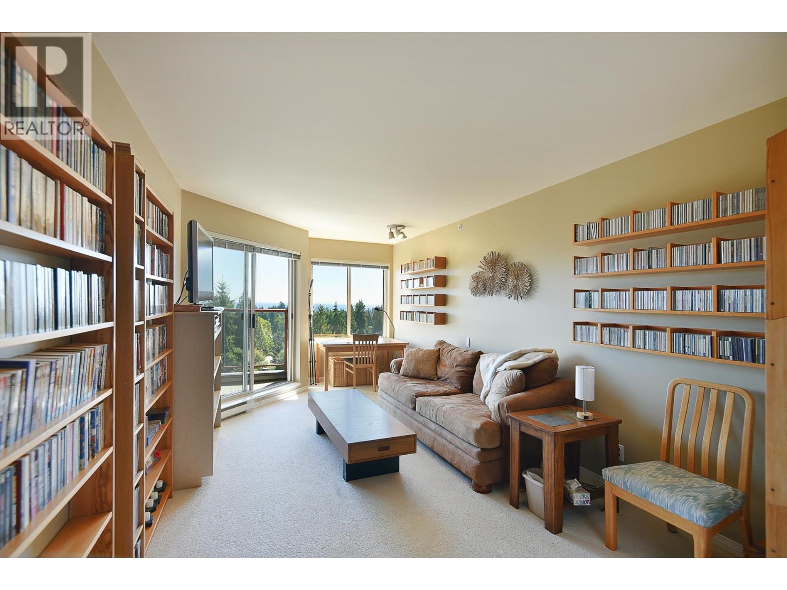 301 5780 TRAIL AVENUE, Sechelt
