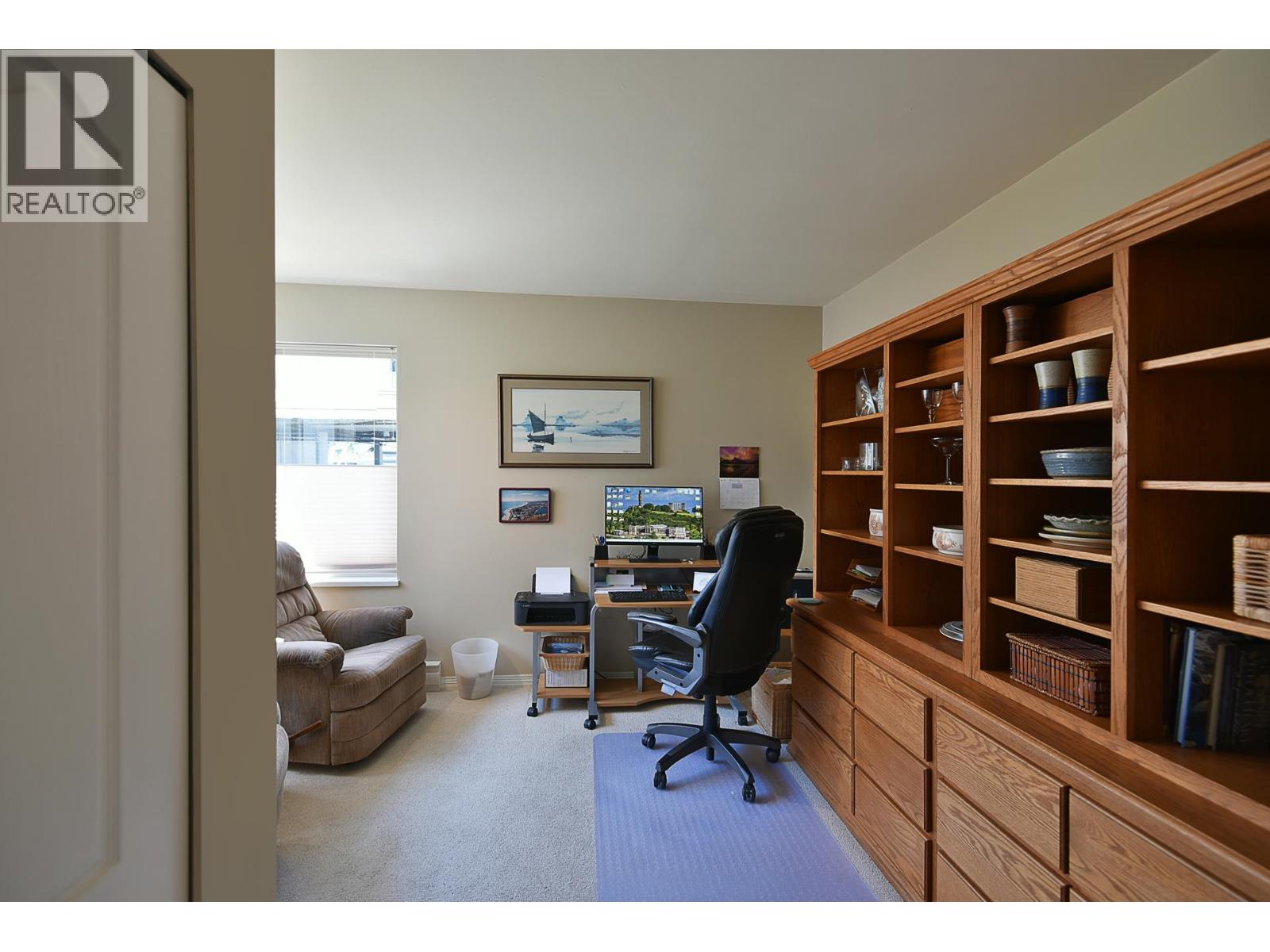 301 5780 TRAIL AVENUE, Sechelt
