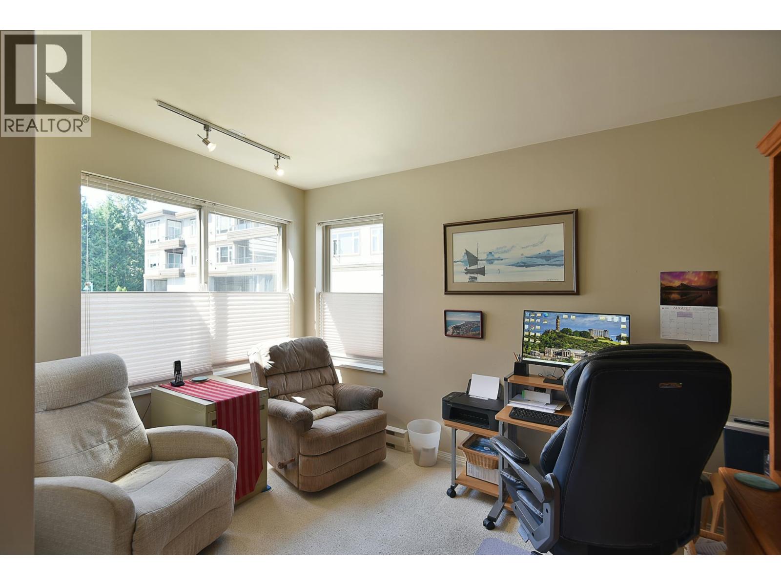 301 5780 TRAIL AVENUE, Sechelt