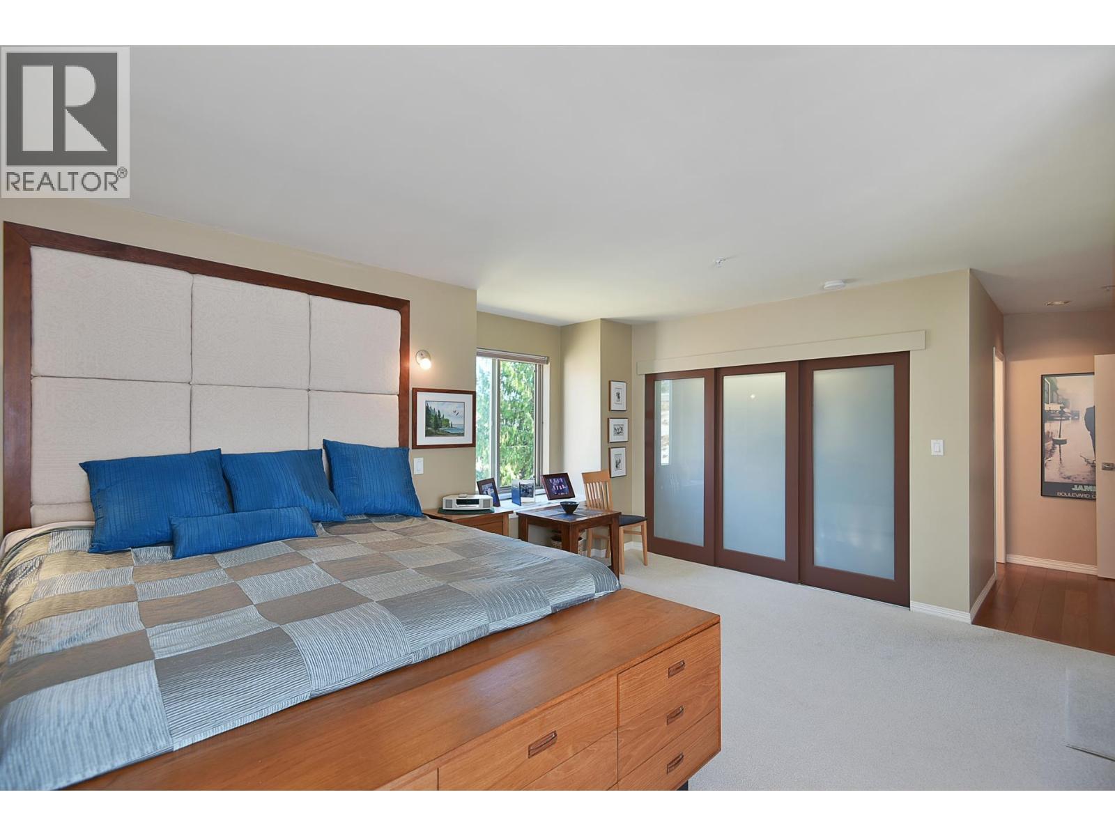 301 5780 TRAIL AVENUE, Sechelt