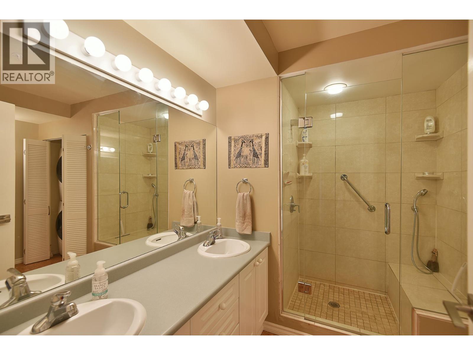 301 5780 TRAIL AVENUE, Sechelt