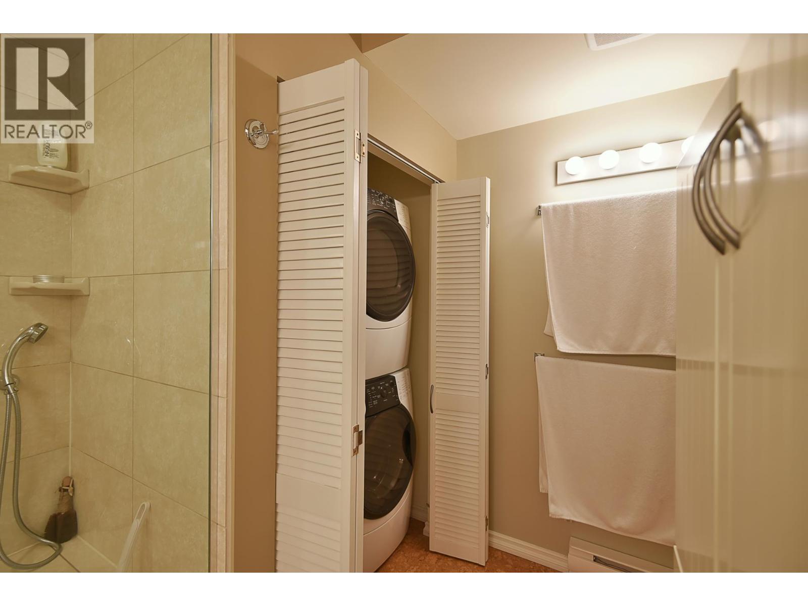 301 5780 TRAIL AVENUE, Sechelt