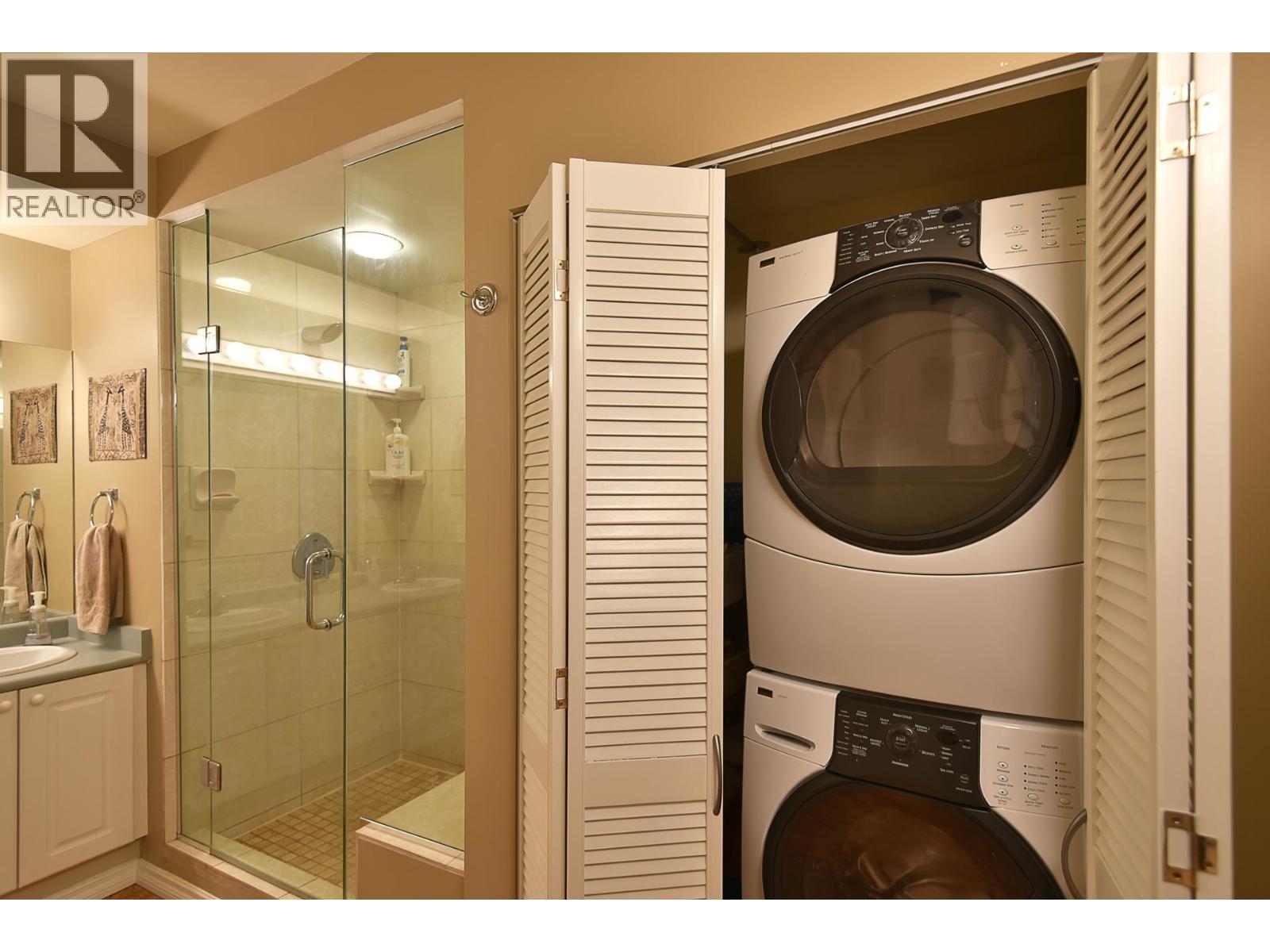 301 5780 TRAIL AVENUE, Sechelt