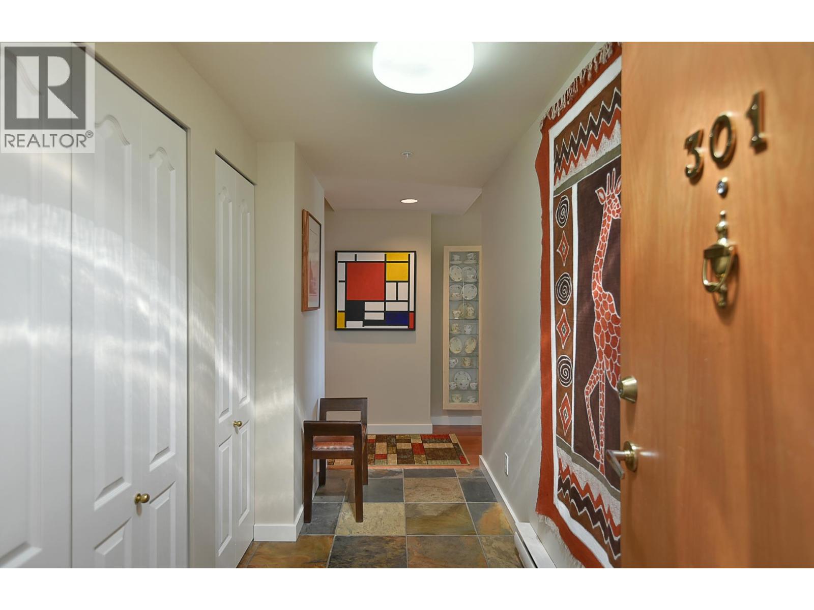 301 5780 TRAIL AVENUE, Sechelt