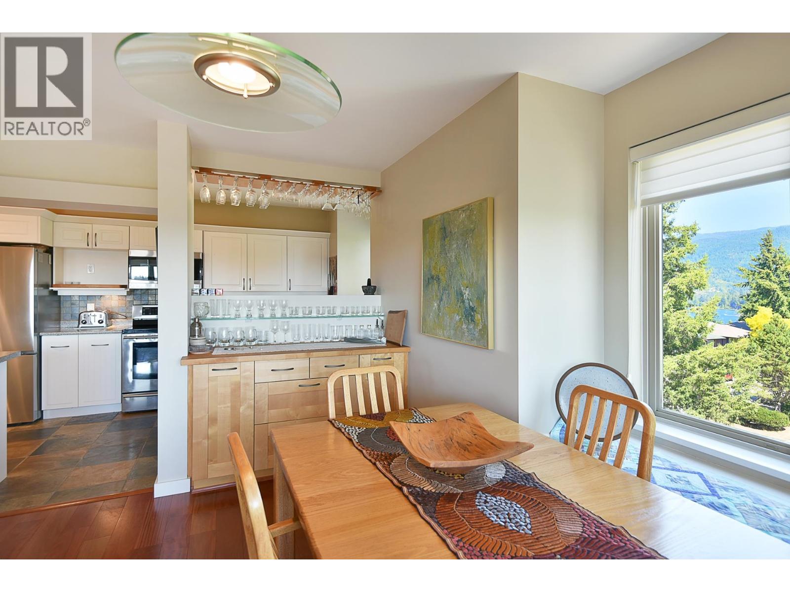 301 5780 TRAIL AVENUE, Sechelt