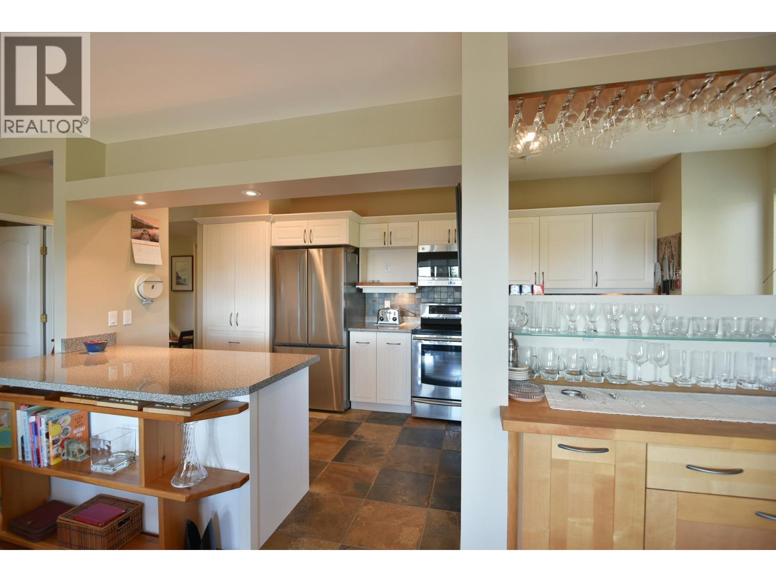 301 5780 TRAIL AVENUE, Sechelt