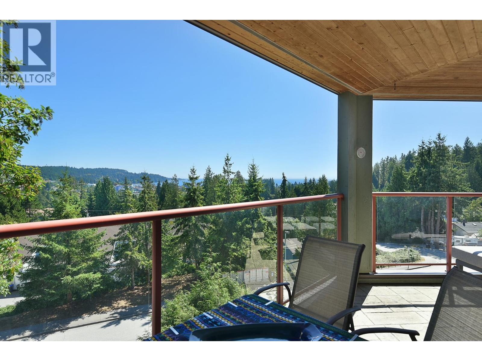 301 5780 TRAIL AVENUE, Sechelt